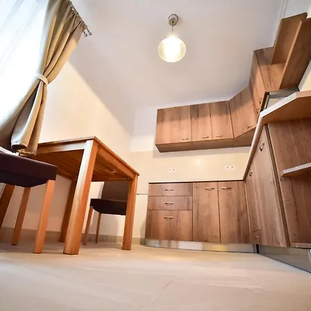 Thalia Apartment *